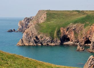 Cliffs, boulder fields and screes